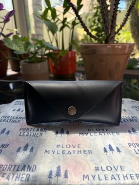 Portland Leather Sunglasses Case 😎